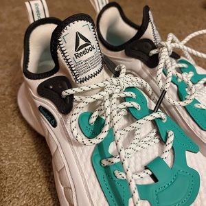 Reebok size 9 sneakers